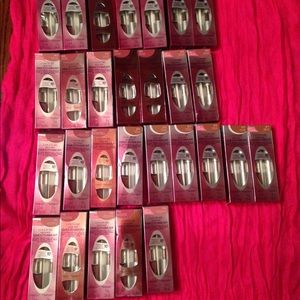 SOLD, Covergirl Outlast Smoothwear